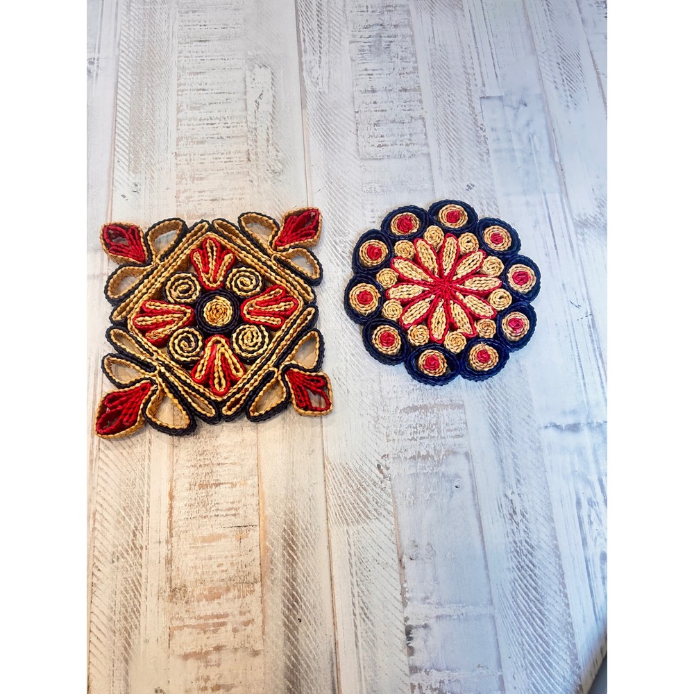 Vintage Woven Straw Trivets Set of 2 Red Navy Blue Natural Boho Kitchen‎ Decor - Picture 2 of 6